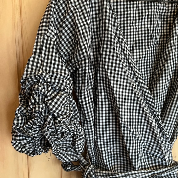 🦄 5/30- Black and White Checkered Wrap Blouse - Picture 2 of 3